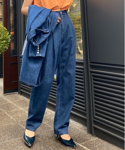 Ameri（アメリ）の「AMERI JAPAN DENIM LOOSE TAPERED PANTS（デニムパンツ・レディース・ブルー・24inch/25inch/26inch）」の5枚目の写真