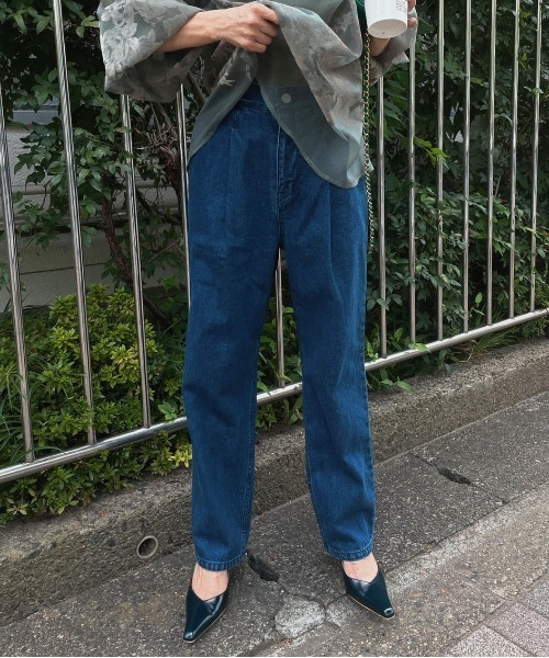 Ameri（アメリ）の「AMERI JAPAN DENIM LOOSE TAPERED PANTS（デニムパンツ・レディース・ブルー・24inch/25inch/26inch）」の11枚目の写真
