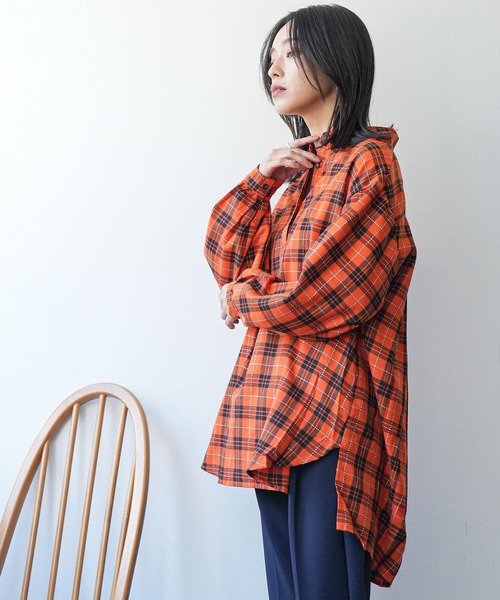 mili an deni（ミリアンデニ）の「チェックバックタックシャツワンピース（シャツワンピース・レディース・ブラック/ブラウン/チェック/ダークブラウン/オレンジ・L/M）」の6枚目の写真