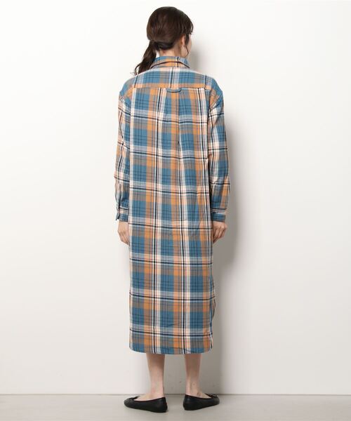 UNIVERSAL OVERALL（ユニバーサルオーバーオール）の「UNIVERSAL OVERALL　SHIRT OP U2132844（シャツワンピース・レディース・ベージュ/オリーブ/ブルー・FREE）」の4枚目の写真