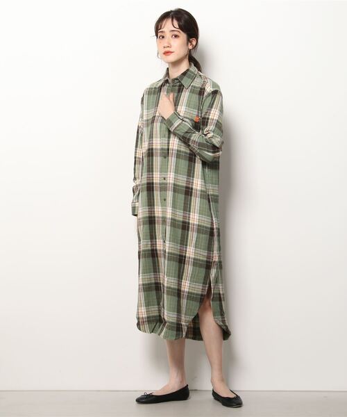 UNIVERSAL OVERALL（ユニバーサルオーバーオール）の「UNIVERSAL OVERALL　SHIRT OP U2132844（シャツワンピース・レディース・ベージュ/オリーブ/ブルー・FREE）」の6枚目の写真
