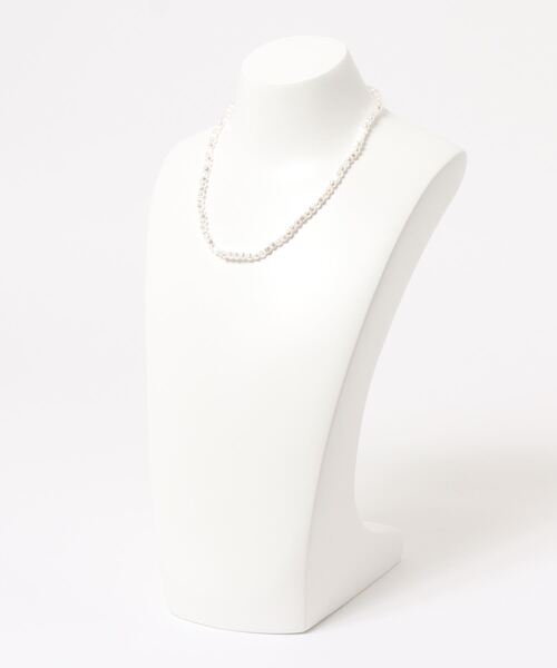 one after another NICE CLAUP（ワンアフターアナザーナイスクラップ）の「フェイク淡水パールチョーカー（ネックレス・レディース・アイボリー・FREE）」の2枚目の写真