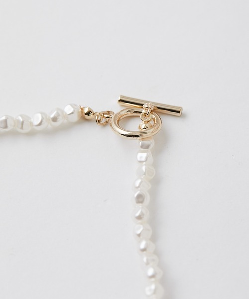 one after another NICE CLAUP（ワンアフターアナザーナイスクラップ）の「フェイク淡水パールチョーカー（ネックレス・レディース・アイボリー・FREE）」の3枚目の写真