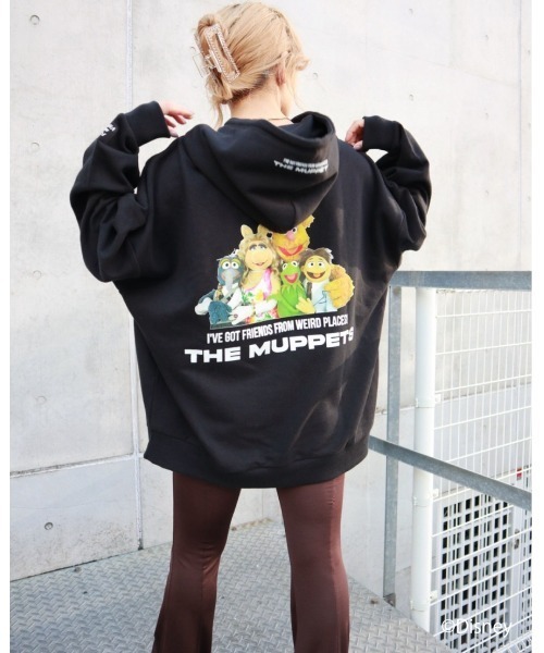 FIG&VIPER（フィグアンドバイパー）の「Kermit group BIGフ―ディ（パーカー・レディース・ホワイト/ブラック・FREE）」の2枚目の写真