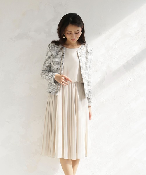 WHITE JOOLA（ホワイトジョーラ）の「【2022 SS】カラーミックスツィードノーカラージャケット＆シフォンジョーゼットプリーツデザインワンピース　フォーマル2点セット（スーツセット・レディース・ネイビー/オフホワイト/サックスブルー・LL/S/M/L/SS）」の5枚目の写真