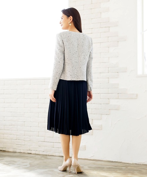 WHITE JOOLA（ホワイトジョーラ）の「【2022 SS】カラーミックスツィードノーカラージャケット＆シフォンジョーゼットプリーツデザインワンピース　フォーマル2点セット（スーツセット・レディース・ネイビー/オフホワイト/サックスブルー・LL/S/M/L/SS）」の18枚目の写真