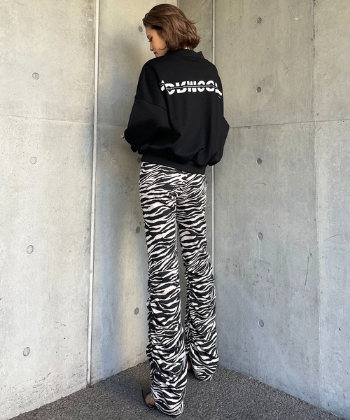SPIRALGIRL（スパイラルガール）の「バックプリントドルマン裏毛トップス（スウェット・レディース・ブラック/オフホワイト/グリーン・FREE）」の7枚目の写真