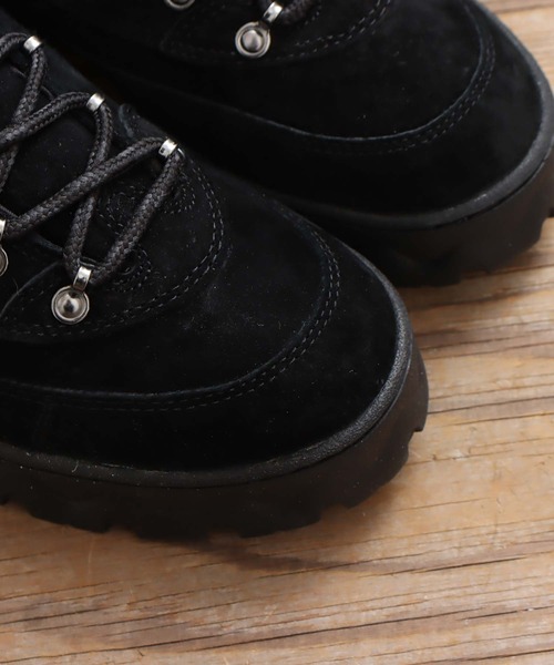 NIKE（ナイキ）の「NIKE WOMENS LAHAR LOW 【SP】（スニーカー・レディース・ブラック・23.5cm/25.5cm/26.5cm/27.5cm/28.5cm/23.0cm/24.0cm/25.0cm/26.0cm/27.0cm/28.0cm/29.0cm/24.5㎝/30.0cm）」の2枚目の写真