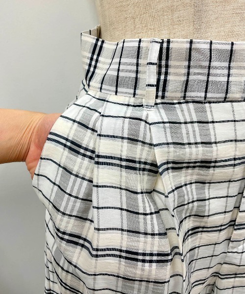 audrey and john wad（オードリーアンドジョンワッド）の「裏付き2タックチェックパンツ（その他パンツ・レディース・ブラック/グリーン・M）」の16枚目の写真