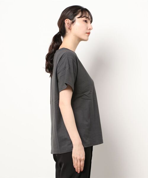 Samansa Mos2(サマンサ モスモス)の「ロゴ刺繍Tシャツ(Tシャツ/カットソー・レディース・オフホワイト/オレンジ/チャコール/キナリ・フリ-)」の5枚目の写真