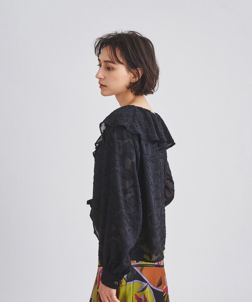 GRACE CONTINENTAL(グレースコンチネンタル)の「カットジャガードフリルカラーブラウス(シャツ/ブラウス・レディース・ブラック/ベージュ・36/38)」の16枚目の写真