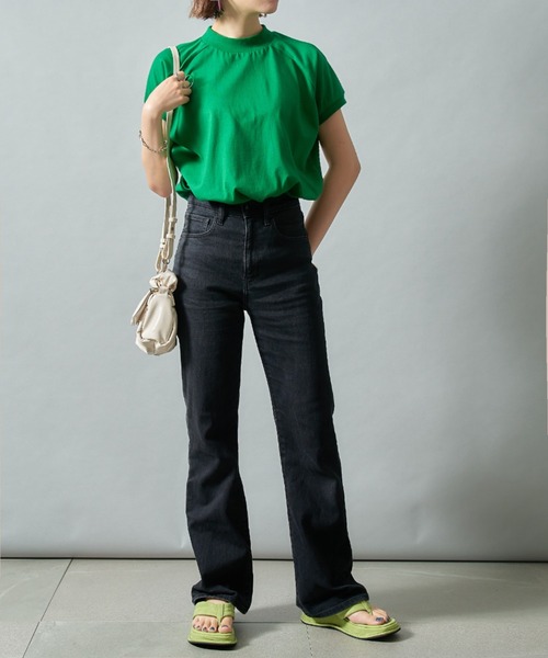 MAISON BREEZE（メゾンブリーズ）の「キレイ目Tシャツと言えばこれ！華奢見えのモックネックTee♪【MAISON BREEZE】大人のモックネックラグランTシャツ（Tシャツ/カットソー・レディース・ホワイト/ブラック/ピンク/グリーン・FREE）」の9枚目の写真