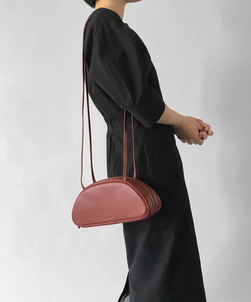 LE VERNIS(ル・ベルニ)の「LE VERNIS(ル・ベルニ)miniボストンショルダーバッグ(ショルダーバッグ・レディース・ブラック/ベージュ/ブラウン/ブルー・FREE)」の18枚目の写真