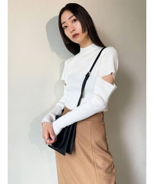 EMODA（エモダ）の「カットアウトクラッシュニット（ニット/セーター・レディース・ホワイト/ブラック/レッド/ブルー/その他・FREE）」の2枚目の写真