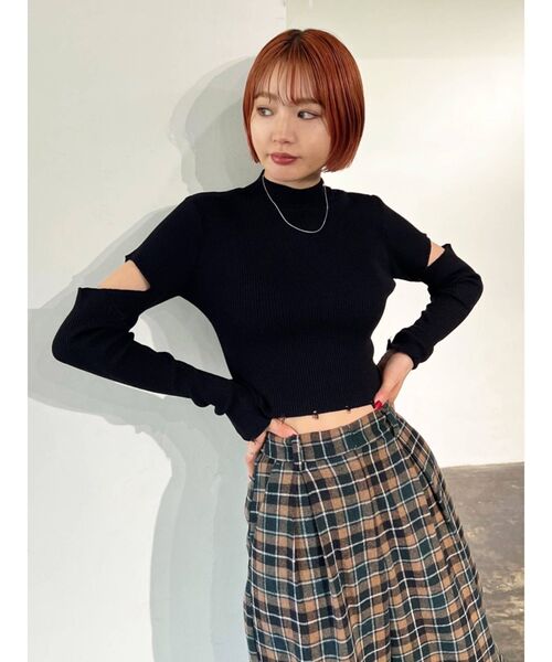 EMODA（エモダ）の「カットアウトクラッシュニット（ニット/セーター・レディース・ホワイト/ブラック/レッド/ブルー/その他・FREE）」の17枚目の写真