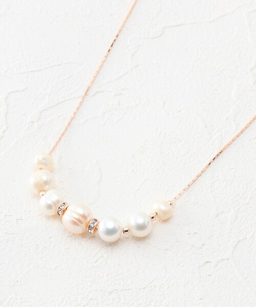 SHOO・LA・RUE（シューラルー）の「◆淡水パールスライダーネックレス（ネックレス・レディース・シルバー/ゴールド/ベビーピンク・00）」の4枚目の写真