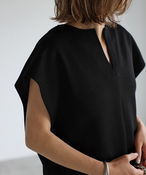 Bonjour Sagan(ボンジュールサガン)の「キーネックノースリーブプルオーバー(Tシャツ/カットソー・レディース・ブラック/グレー・FREE)」の8枚目の写真