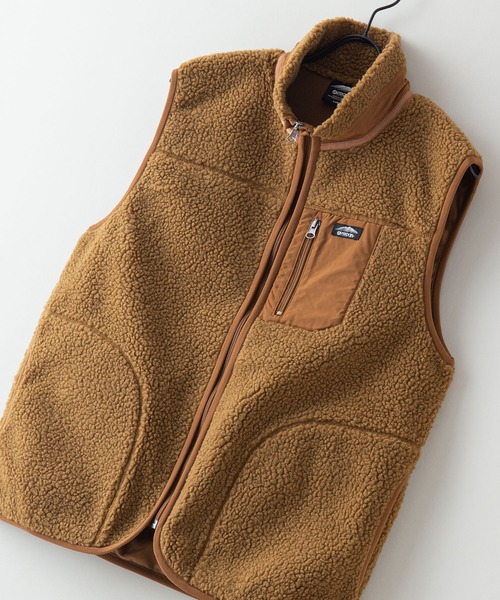 OUTDOOR PRODUCTS(アウトドアプロダクツ)の「防風ボアスタンドカラーベスト ユニセックス ワンポイントブランドロゴ モコモコ(ブルゾン・メンズ・ダークベージュ/カーキ/アイボリー/ホワイト系その他・MEDIUM/X-LARGE/LARGE/SMALL)」の4枚目の写真