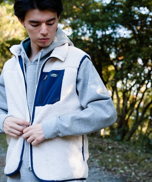 OUTDOOR PRODUCTS(アウトドアプロダクツ)の「防風ボアスタンドカラーベスト ユニセックス ワンポイントブランドロゴ モコモコ(ブルゾン・メンズ・ダークベージュ/カーキ/アイボリー/ホワイト系その他・MEDIUM/X-LARGE/LARGE/SMALL)」の21枚目の写真