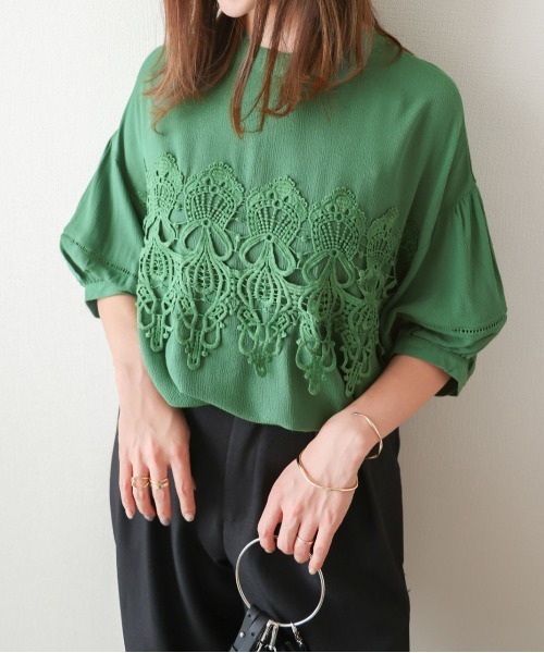 SUGAR BISKET(シュガービスケット)の「2Wayレースブラウス(シャツ/ブラウス・レディース・ホワイト/ベージュ/グリーン/ブラック・フリー)」の4枚目の写真