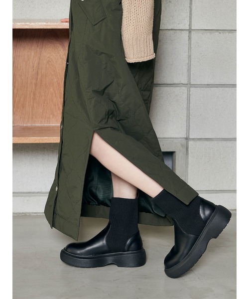 noyau(ノヤウ)の「ボリュームソールソックスブーツ(ブーツ・レディース・アイボリー/ブラック・S/M/L/LL)」の2枚目の写真