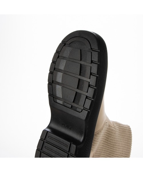 noyau(ノヤウ)の「ボリュームソールソックスブーツ(ブーツ・レディース・アイボリー/ブラック・S/M/L/LL)」の6枚目の写真