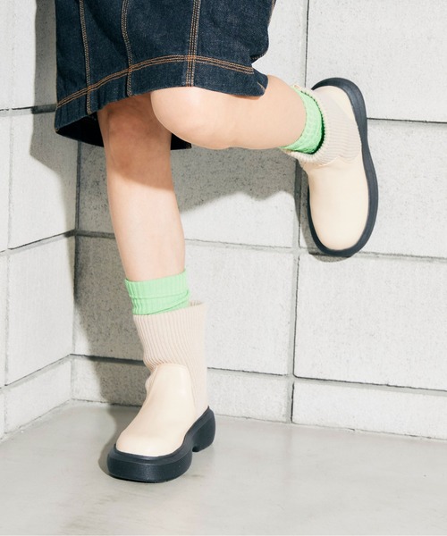 noyau(ノヤウ)の「ボリュームソールソックスブーツ(ブーツ・レディース・アイボリー/ブラック・S/M/L/LL)」の14枚目の写真