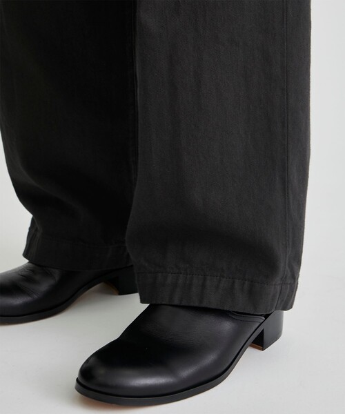 marka(マーカ)の「STUDIOUS別注 1TUCK CREASE JEANS(デニムパンツ・メンズ・ピンク/ダークグレー・1/2)」の9枚目の写真