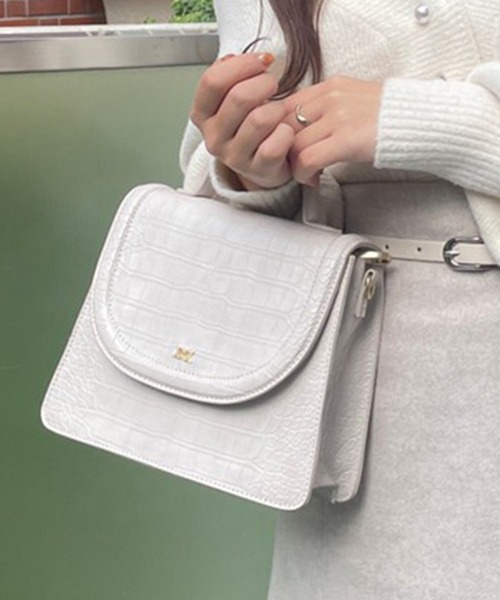 one after another NICE CLAUP（ワンアフターアナザーナイスクラップ）の「【オリジナルロゴチャーム】クロコミニBAG（ショルダーバッグ・レディース・アイボリー/ダークブラウン/ライトグレー・FREE）」の2枚目の写真