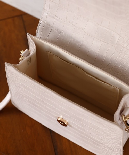 one after another NICE CLAUP（ワンアフターアナザーナイスクラップ）の「【オリジナルロゴチャーム】クロコミニBAG（ショルダーバッグ・レディース・アイボリー/ダークブラウン/ライトグレー・FREE）」の9枚目の写真