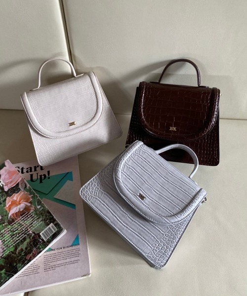 one after another NICE CLAUP（ワンアフターアナザーナイスクラップ）の「【オリジナルロゴチャーム】クロコミニBAG（ショルダーバッグ・レディース・アイボリー/ダークブラウン/ライトグレー・FREE）」の4枚目の写真