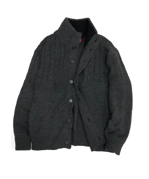 ADMIX/ATELIER SAB MEN（アドミックスアトリエサブメン）の「変則ケーブル編み / スタンドカラー ニットカーディガン ブルゾン（カーディガン/ボレロ・メンズ・オフホワイト/チャコール/ブルー/ブラック・48/50/52）」の2枚目の写真