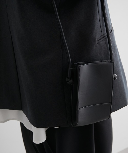 JUNRED(ジュンレッド)の「シンセティックレザーミニショルダーバッグ(ショルダーバッグ・メンズ・チャコールグレー/ブラック・FREE)」の7枚目の写真