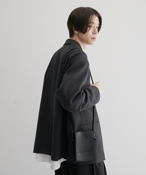 JUNRED(ジュンレッド)の「シンセティックレザーミニショルダーバッグ(ショルダーバッグ・メンズ・チャコールグレー/ブラック・FREE)」の8枚目の写真