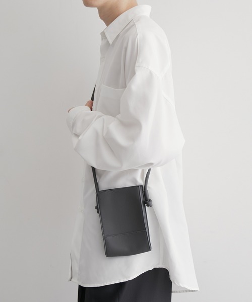 JUNRED(ジュンレッド)の「シンセティックレザーミニショルダーバッグ(ショルダーバッグ・メンズ・チャコールグレー/ブラック・FREE)」の10枚目の写真