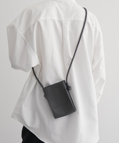 JUNRED(ジュンレッド)の「シンセティックレザーミニショルダーバッグ(ショルダーバッグ・メンズ・チャコールグレー/ブラック・FREE)」の11枚目の写真