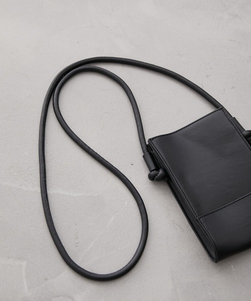 JUNRED(ジュンレッド)の「シンセティックレザーミニショルダーバッグ(ショルダーバッグ・メンズ・チャコールグレー/ブラック・FREE)」の13枚目の写真