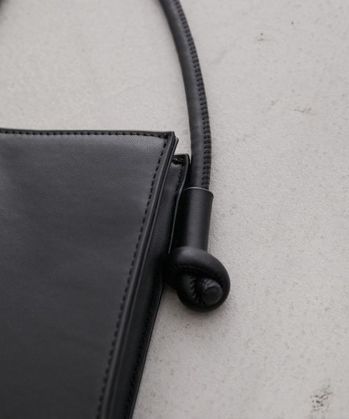 JUNRED(ジュンレッド)の「シンセティックレザーミニショルダーバッグ(ショルダーバッグ・メンズ・チャコールグレー/ブラック・FREE)」の14枚目の写真
