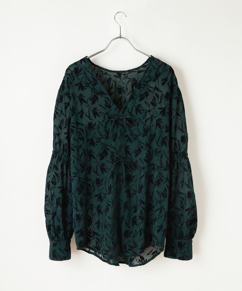 audrey and john wad（オードリーアンドジョンワッド）の「リーフ柄フロッキープリントブラウス《WEB限定》（シャツ/ブラウス・レディース・ブラック/グリーン・FREE）」の2枚目の写真