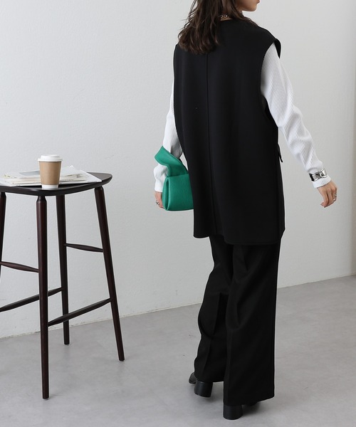 LE PHIL ブラック Vネック ノースリーブベスト LE PHIL ブラック Vネック ノースリーブベスト