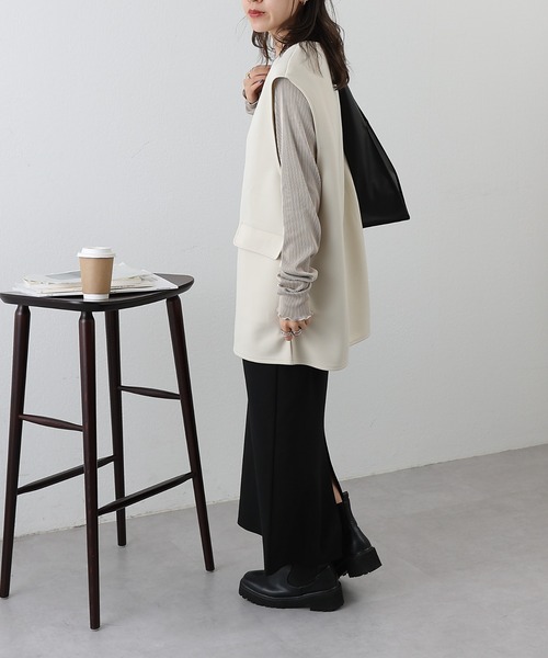 COLONY 2139（コロニートゥーワンスリーナイン）の「ポンチVネックノースリーブベスト（ベスト・レディース・グレイッシュベージュ/ブラック/アイボリー・FREE）」の7枚目の写真