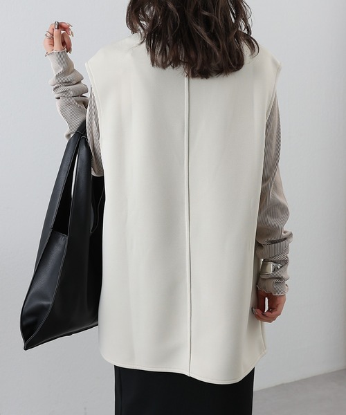 COLONY 2139（コロニートゥーワンスリーナイン）の「ポンチVネック