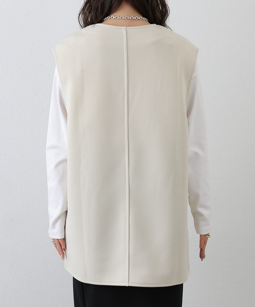 COLONY 2139（コロニートゥーワンスリーナイン）の「ポンチVネック