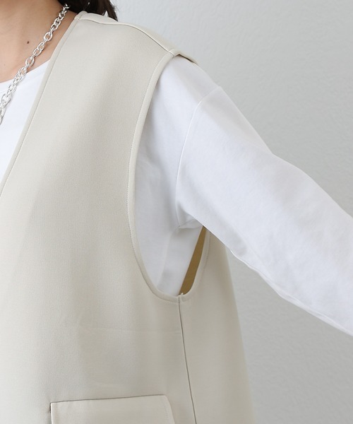 ánuans アイボリー ノースリーブベスト COLONY 2139（コロニートゥーワンスリーナイン）の「ポンチVネック