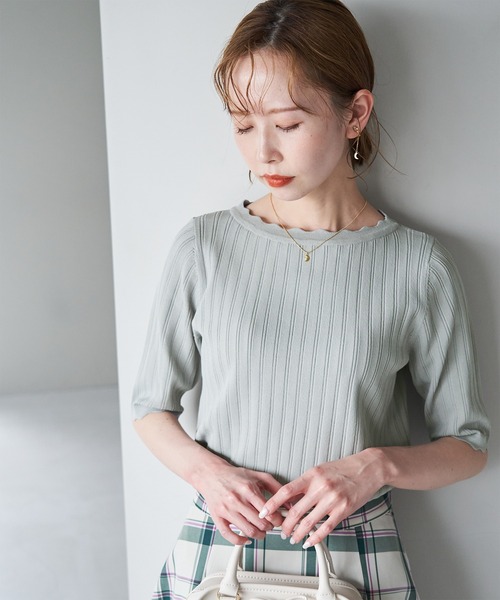 ROPE' PICNIC(ロペピクニック)の「Beauty knit/スカラップネックハーフスリーブニットプルオーバー/WEB限定カラーあり(ニット/セーター・レディース・ブラック/ブラウン/サックスブルー/グリーン系その他/イエロー系その他/オフホワイト/オレンジ系その他4・38)」の4枚目の写真