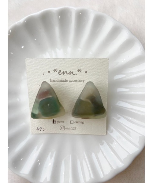 tone(トーン)の「【enn】レジンピアス(MA)(ピアス(両耳用)・レディース・C/F/E/A/D/G/B/H・FREE)」の3枚目の写真