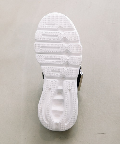 MARECHAL TERRE（マルシャルテル）の「スニーカーソールサンダル（サンダル・レディース・ホワイト/ネイビー/シルバー/ブラック・23.5/24.5/22.5）」の9枚目の写真