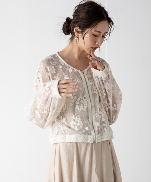 MILLION CARATS(ミリオンカラッツ)の「【STYLE4】花刺繍チュールレースブルゾン(ブルゾン・レディース・オフホワイト・FREE)」の2枚目の写真
