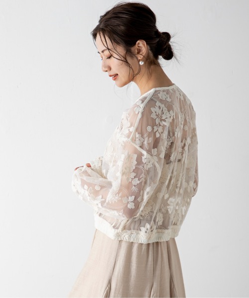MILLION CARATS(ミリオンカラッツ)の「【STYLE4】花刺繍チュールレースブルゾン(ブルゾン・レディース・オフホワイト・FREE)」の4枚目の写真
