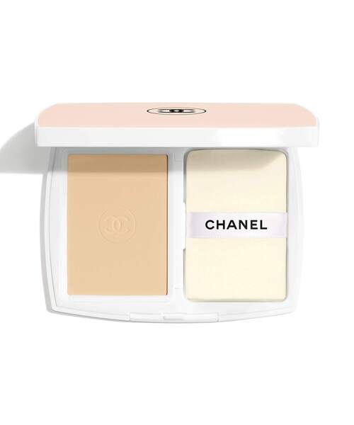 CHANEL(シャネル)の「ル ブラン ブライトニング コンパクト パウダリー ファンデーション(つややかな仕上がり) 輝きを長時間キープ – 肌を保護 – 気温の変化などによる影響から肌を守る SPF 25/PA+++(ファンデーション・レディース・BR22/BD21/B20/BD01/B10/B30/BR12・FREE)」の4枚目の写真